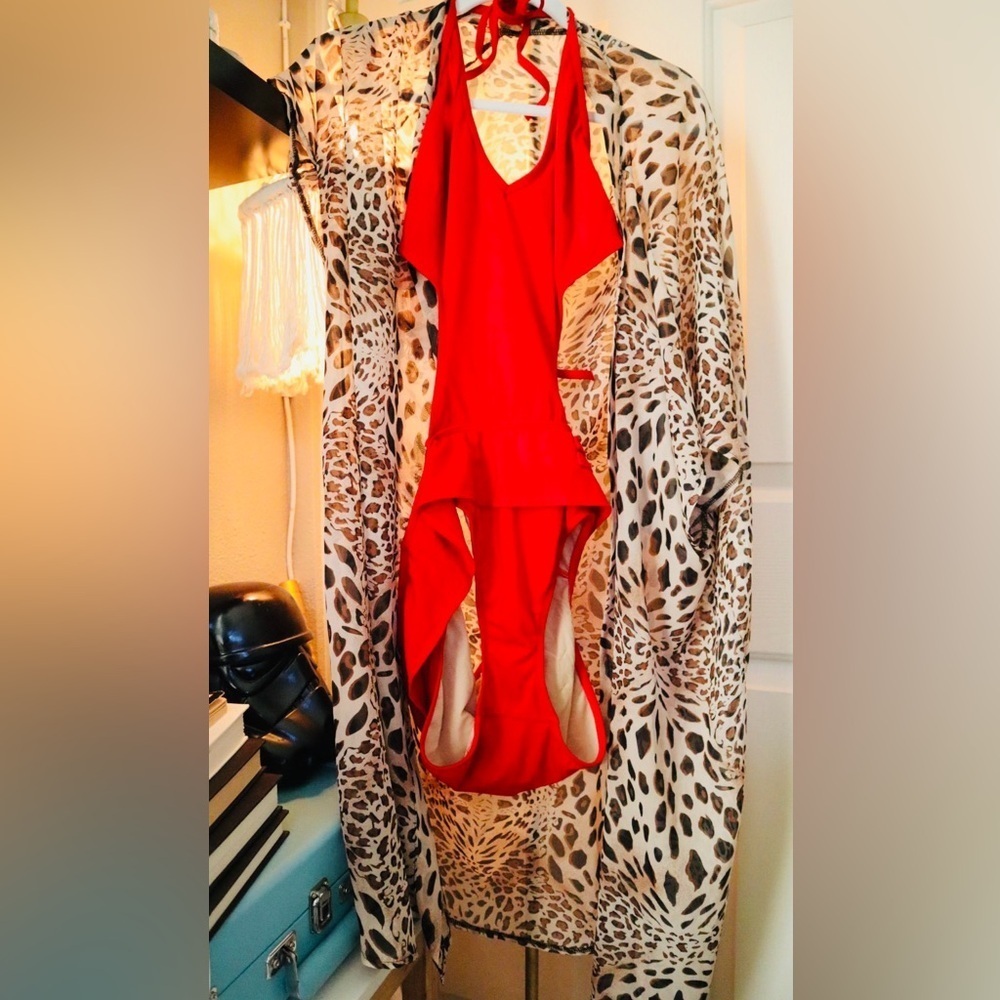 Sizzling 👀 red one-piece swimsuit NWOT - Picture 5 of 9